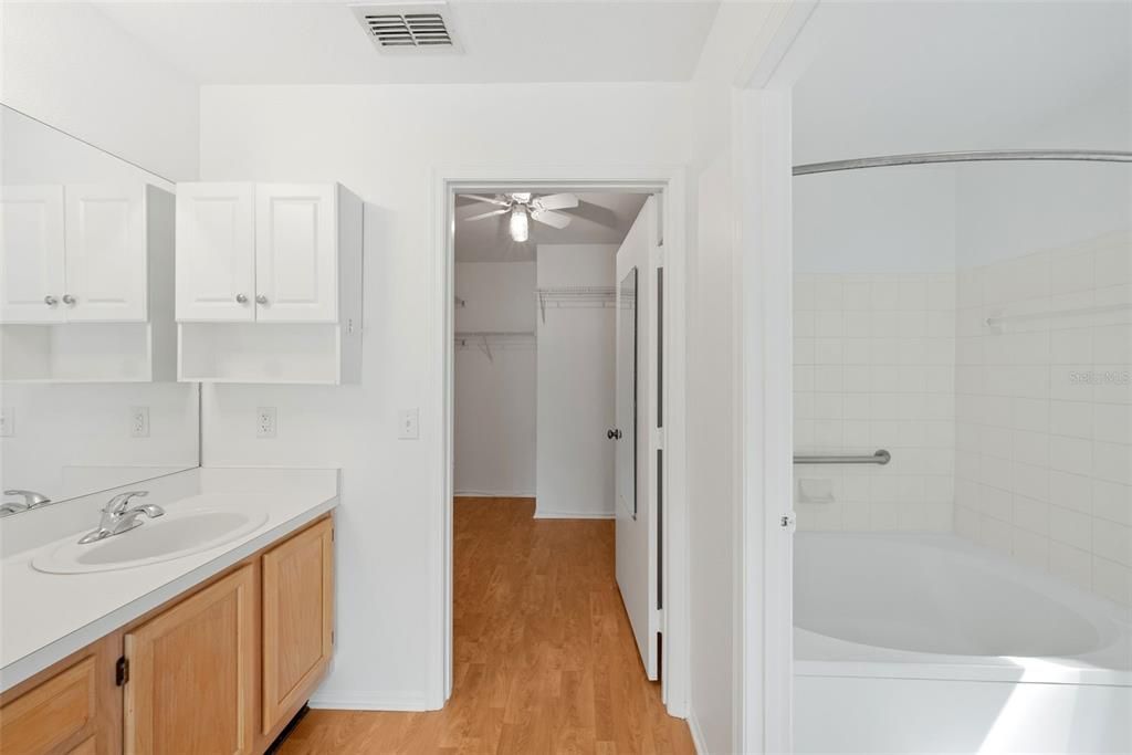 Active With Contract: $295,000 (3 beds, 2 baths, 1690 Square Feet)