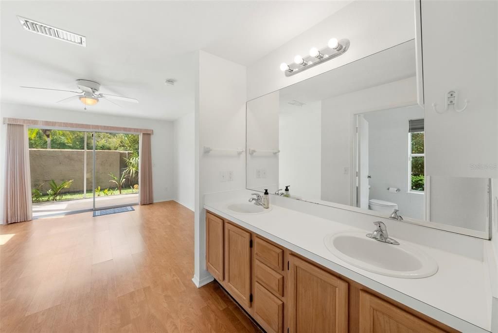 Active With Contract: $295,000 (3 beds, 2 baths, 1690 Square Feet)