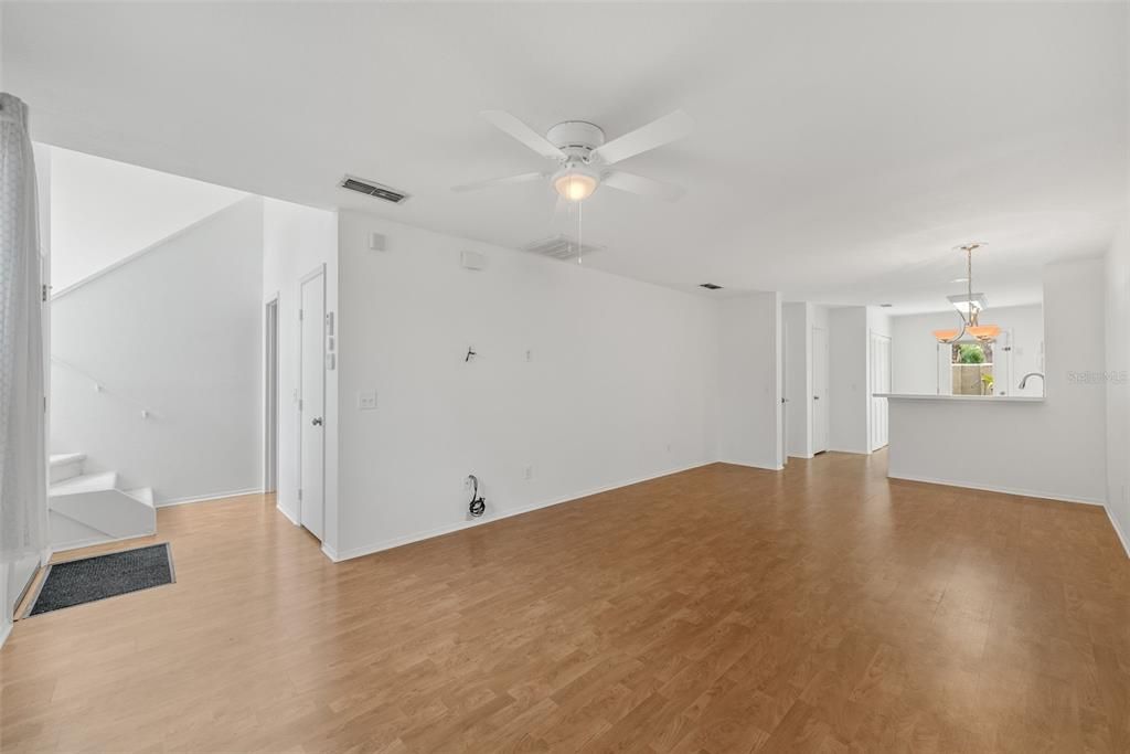 Active With Contract: $295,000 (3 beds, 2 baths, 1690 Square Feet)