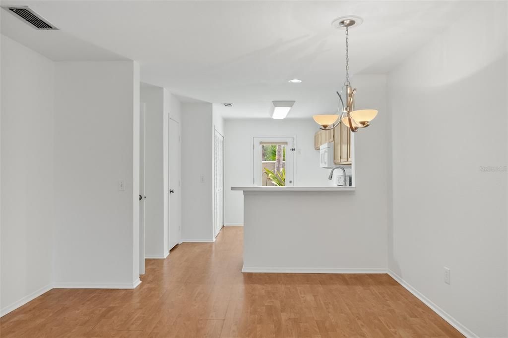 Active With Contract: $295,000 (3 beds, 2 baths, 1690 Square Feet)