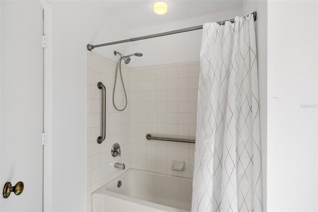 Active With Contract: $295,000 (3 beds, 2 baths, 1690 Square Feet)