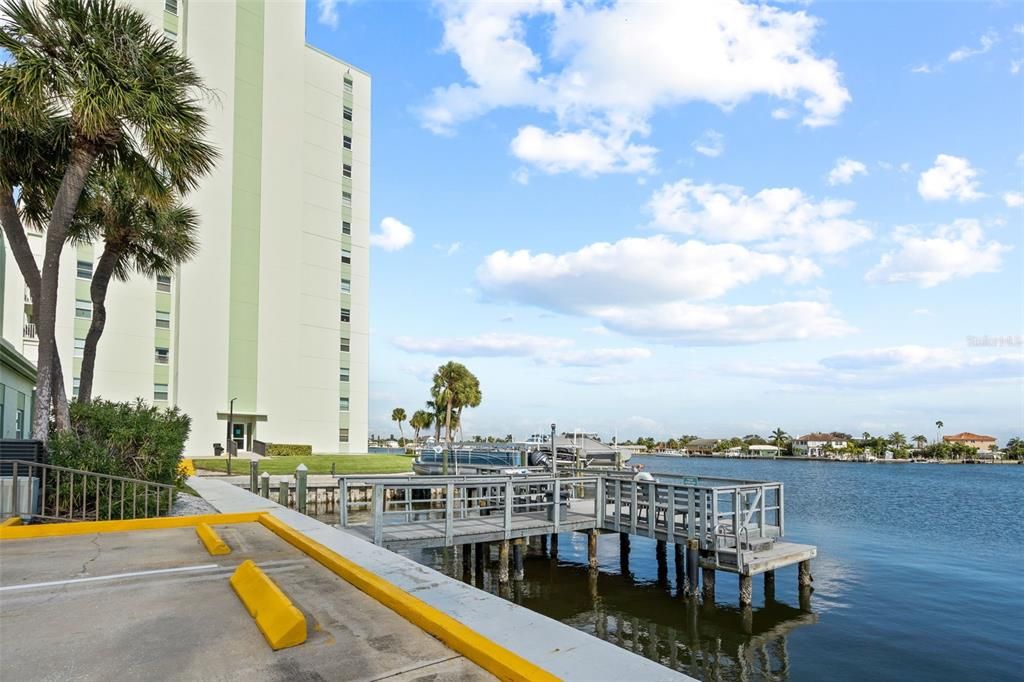 Active With Contract: $250,000 (1 beds, 1 baths, 843 Square Feet)