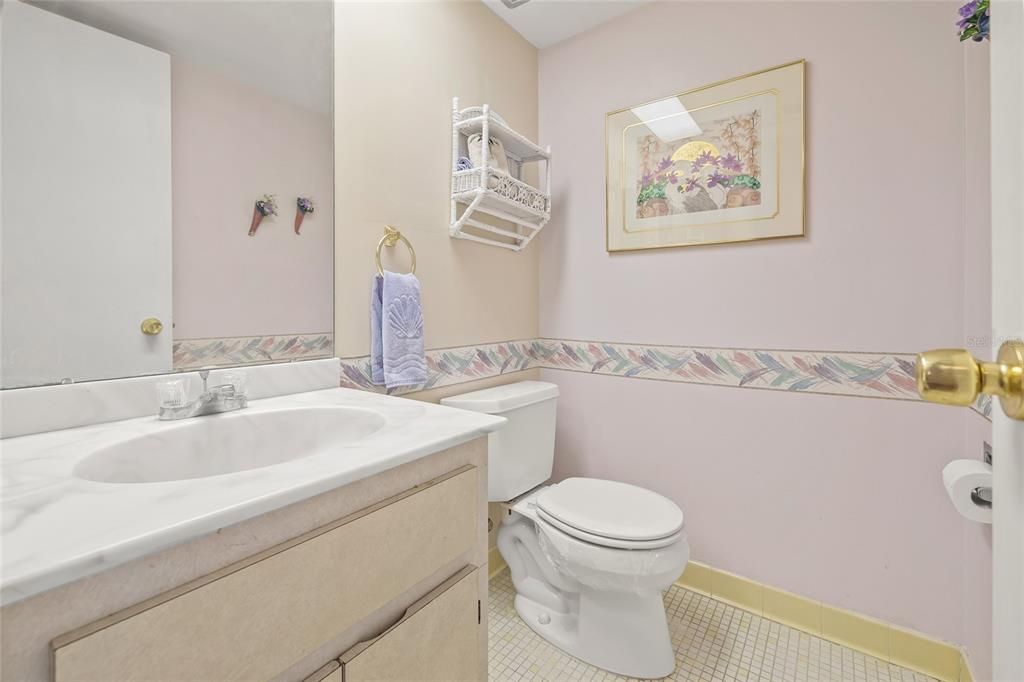 Active With Contract: $250,000 (1 beds, 1 baths, 843 Square Feet)