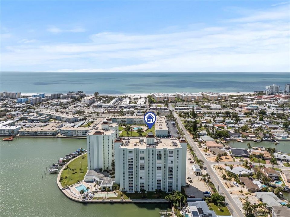 Active With Contract: $250,000 (1 beds, 1 baths, 843 Square Feet)