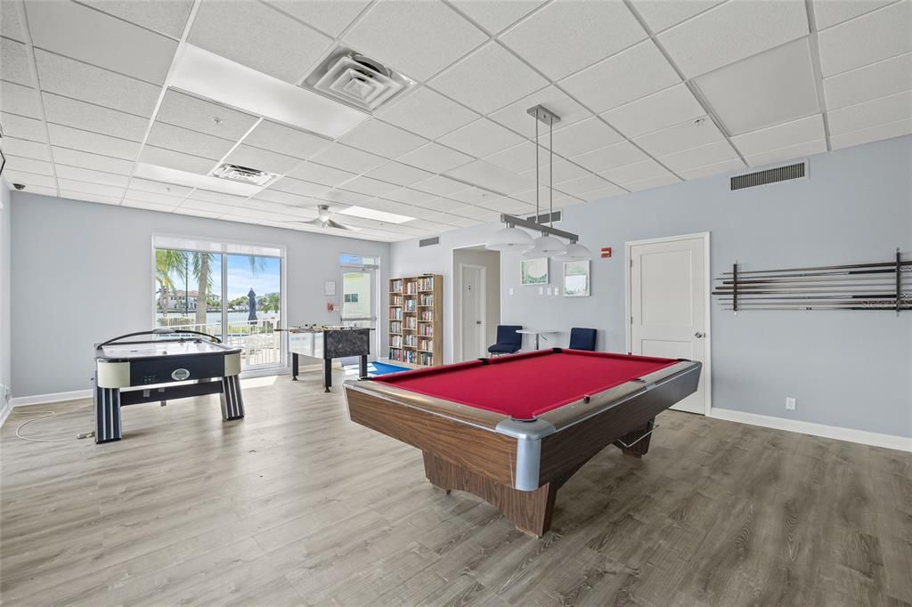 Active With Contract: $250,000 (1 beds, 1 baths, 843 Square Feet)