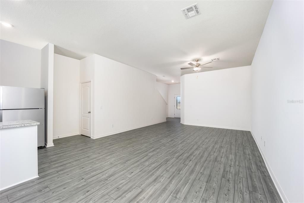 Active With Contract: $235,900 (3 beds, 2 baths, 1731 Square Feet)