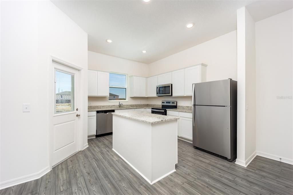 Active With Contract: $235,900 (3 beds, 2 baths, 1731 Square Feet)