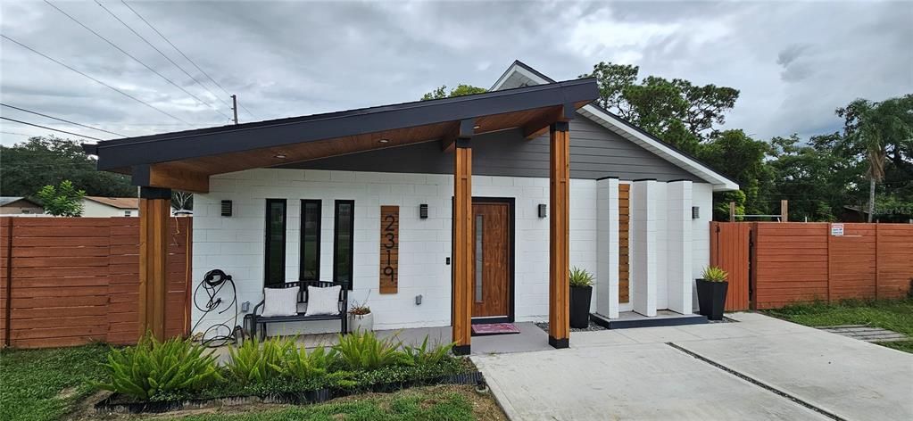 Active With Contract: $2,589 (2 beds, 2 baths, 1632 Square Feet)