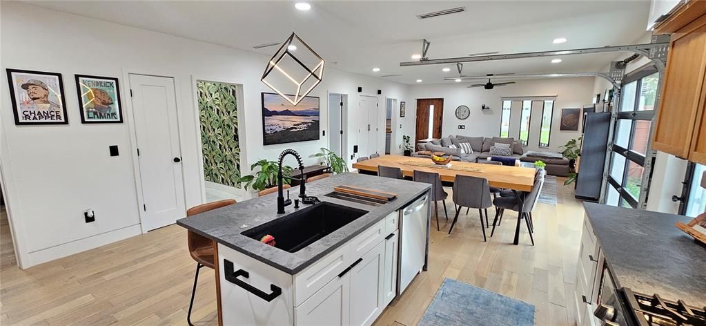 Active With Contract: $2,589 (2 beds, 2 baths, 1632 Square Feet)