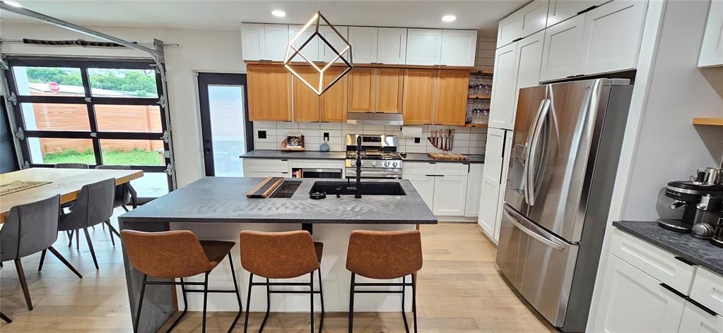 Active With Contract: $2,589 (2 beds, 2 baths, 1632 Square Feet)