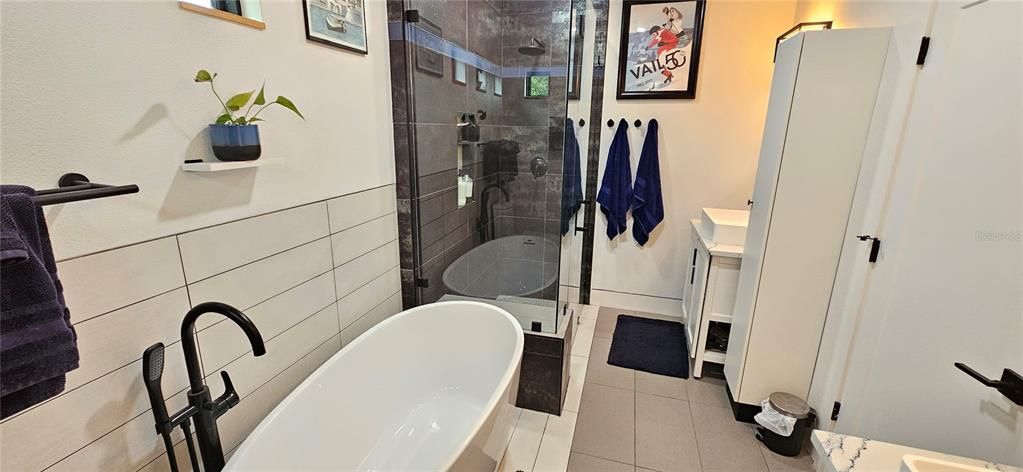 Active With Contract: $2,589 (2 beds, 2 baths, 1632 Square Feet)