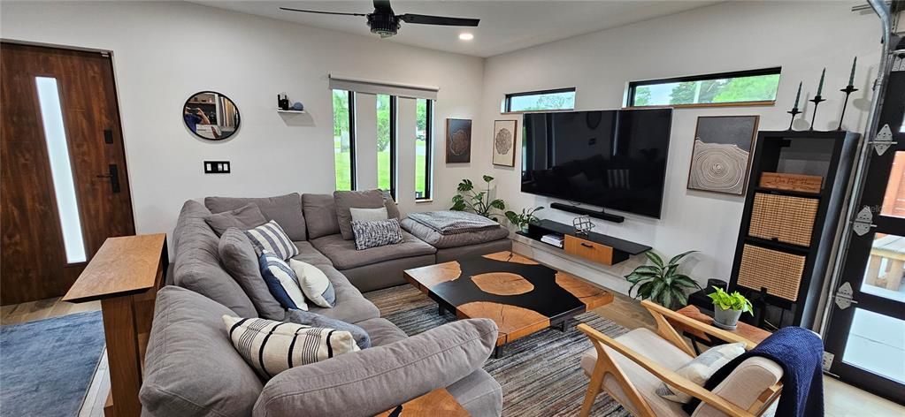 Active With Contract: $2,589 (2 beds, 2 baths, 1632 Square Feet)