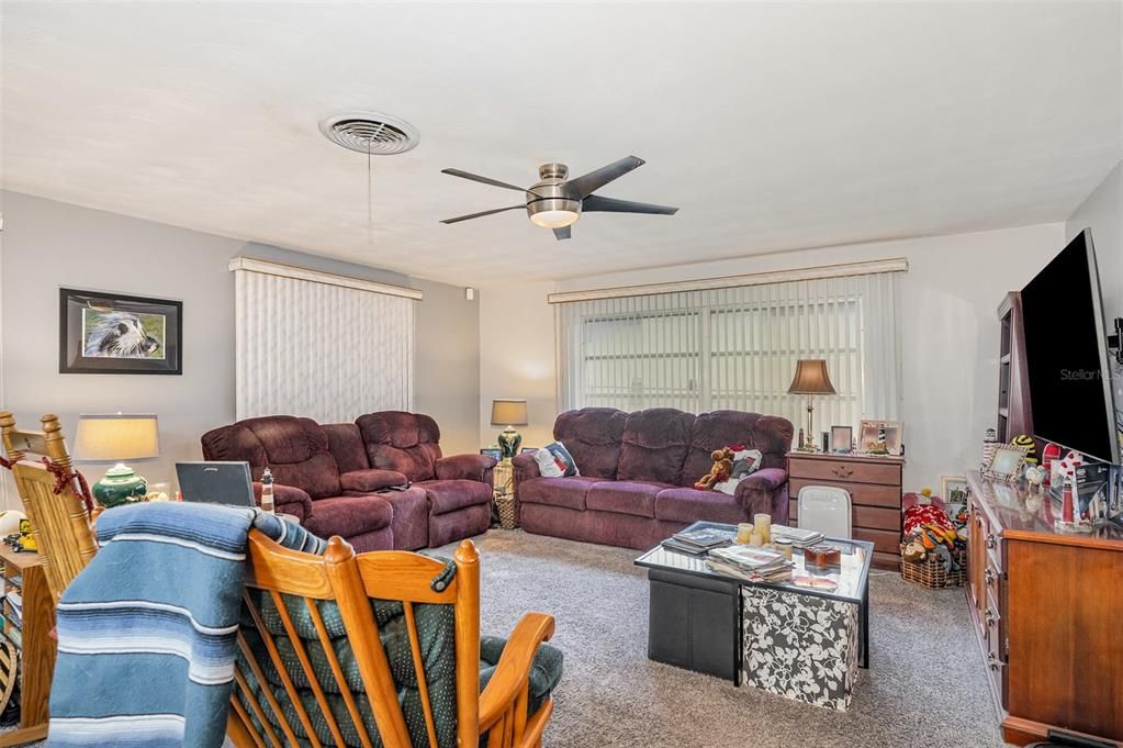 待售: $325,000 (3 贝兹, 2 浴室, 1463 平方英尺)