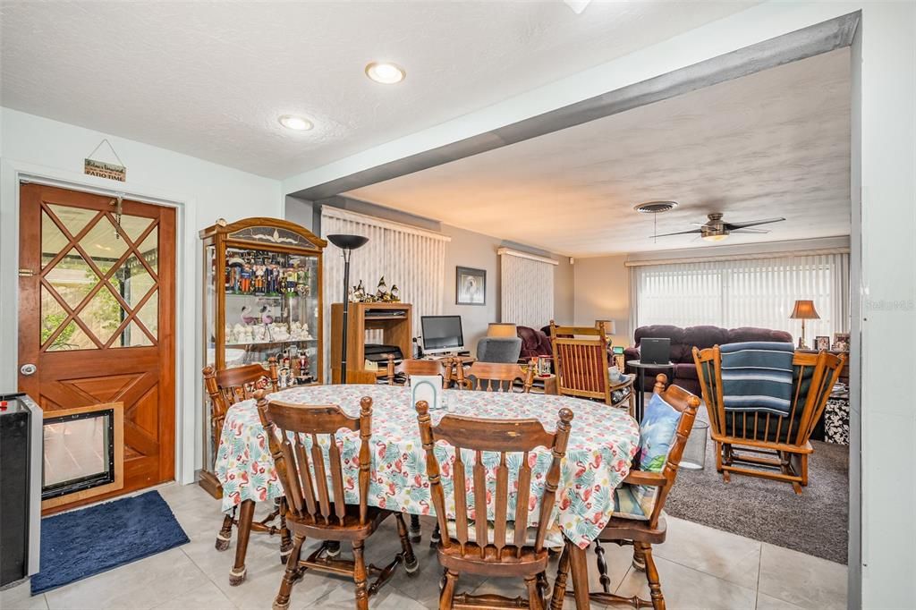 待售: $325,000 (3 贝兹, 2 浴室, 1463 平方英尺)