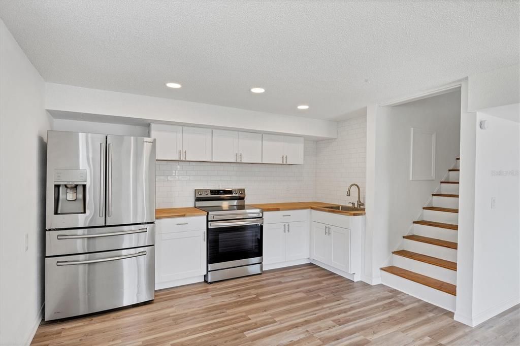 Active With Contract: $3,875 (4 beds, 3 baths, 3010 Square Feet)