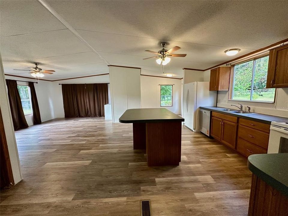 En Renta: $2,150 (4 camas, 2 baños, 2052 Pies cuadrados)