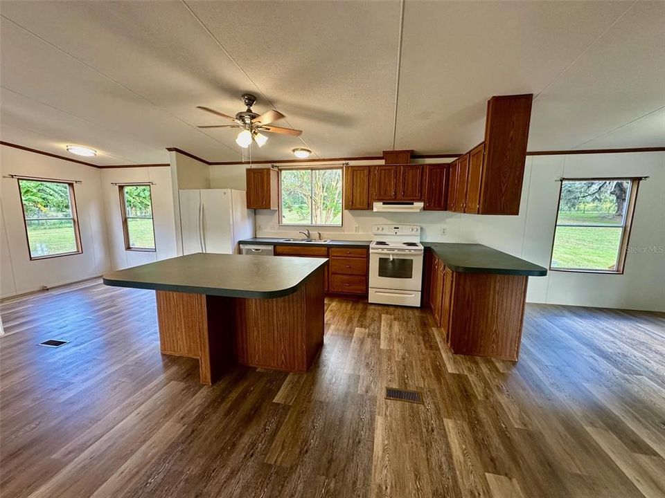 En Renta: $2,150 (4 camas, 2 baños, 2052 Pies cuadrados)