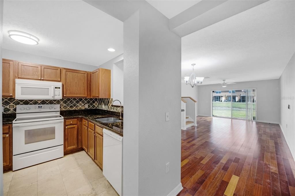 待售: $209,000 (2 贝兹, 2 浴室, 1080 平方英尺)