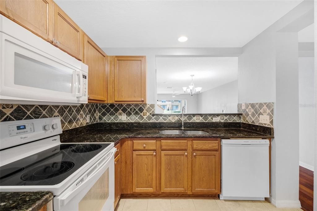 待售: $209,000 (2 贝兹, 2 浴室, 1080 平方英尺)