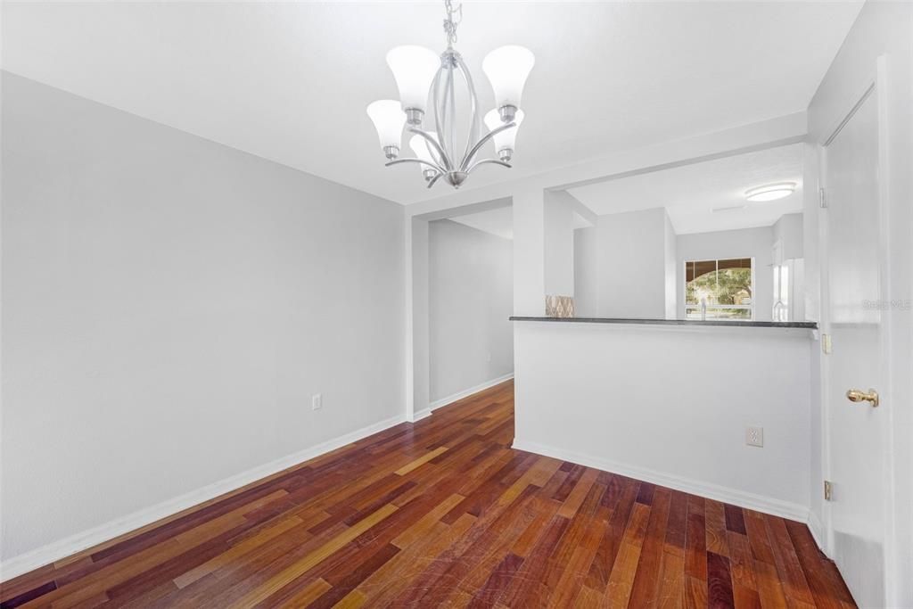 待售: $209,000 (2 贝兹, 2 浴室, 1080 平方英尺)