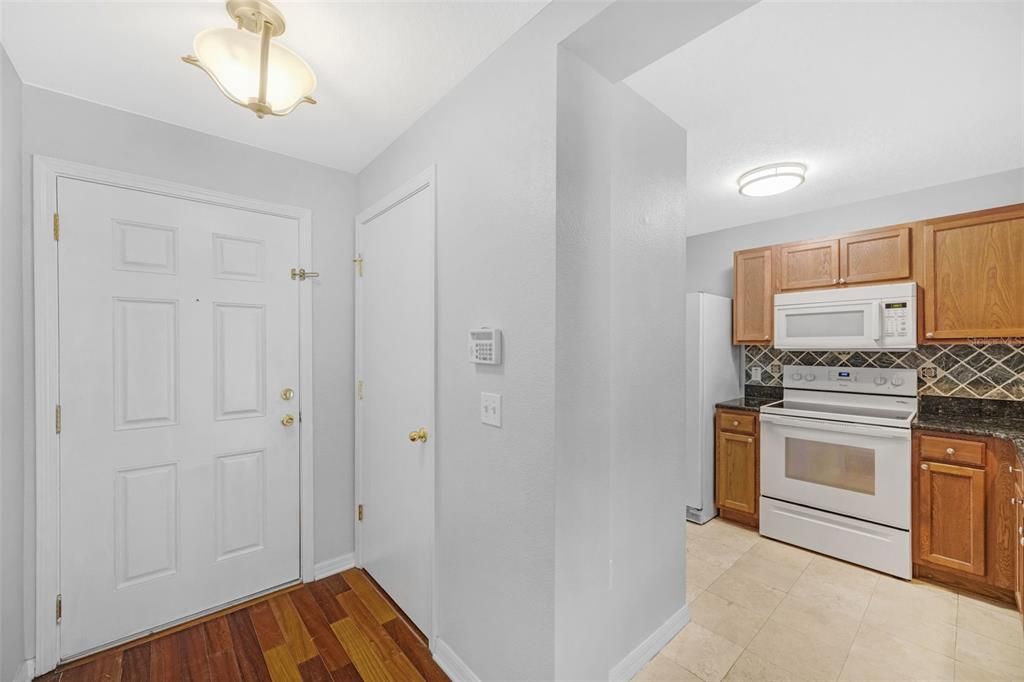 待售: $209,000 (2 贝兹, 2 浴室, 1080 平方英尺)