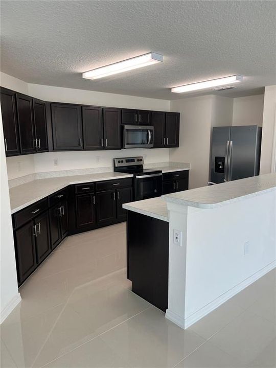 出租: $2,000 (4 贝兹, 2 浴室, 1989 平方英尺)