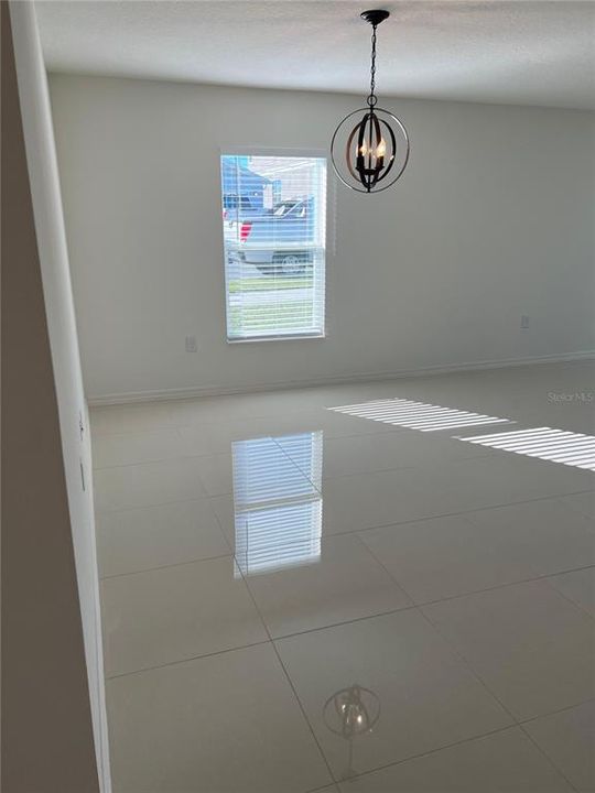 出租: $2,000 (4 贝兹, 2 浴室, 1989 平方英尺)