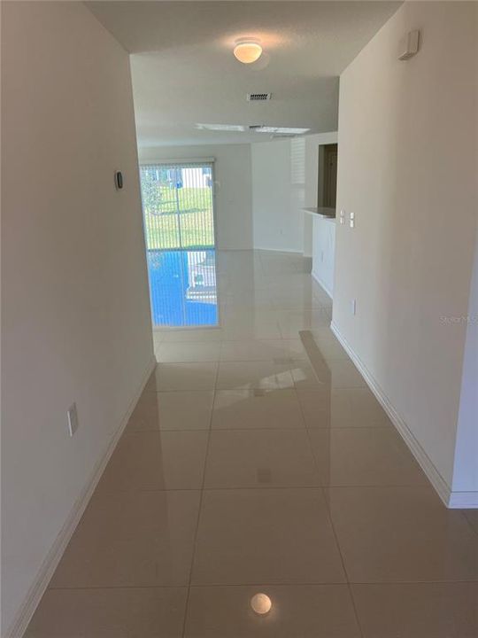 出租: $2,000 (4 贝兹, 2 浴室, 1989 平方英尺)