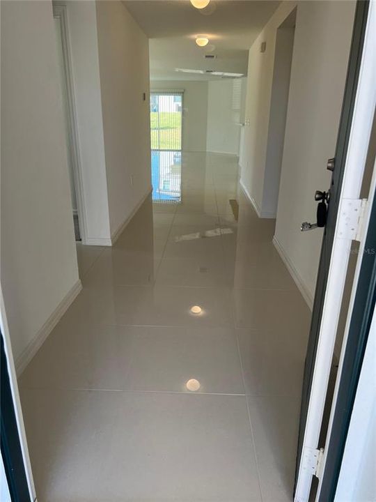 出租: $2,000 (4 贝兹, 2 浴室, 1989 平方英尺)