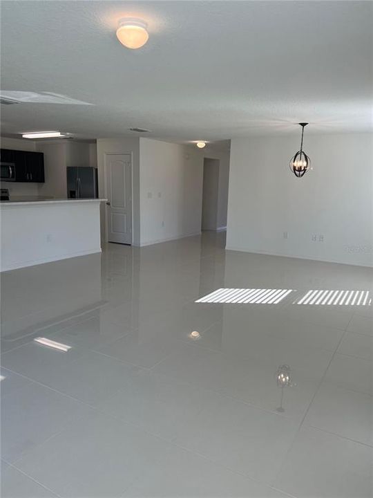 出租: $2,000 (4 贝兹, 2 浴室, 1989 平方英尺)