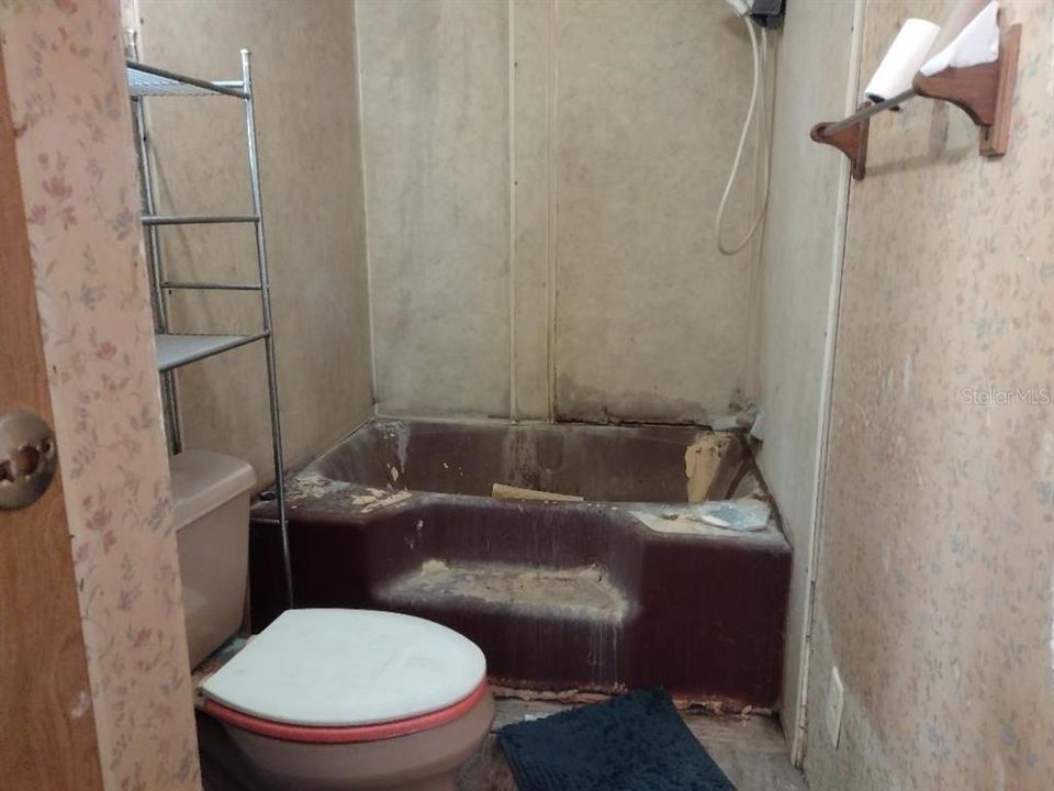 For Sale: $139,900 (4 beds, 2 baths, 1620 Square Feet)