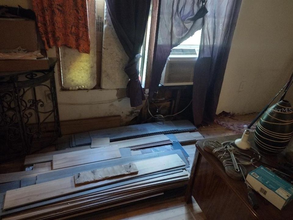 For Sale: $139,900 (4 beds, 2 baths, 1620 Square Feet)