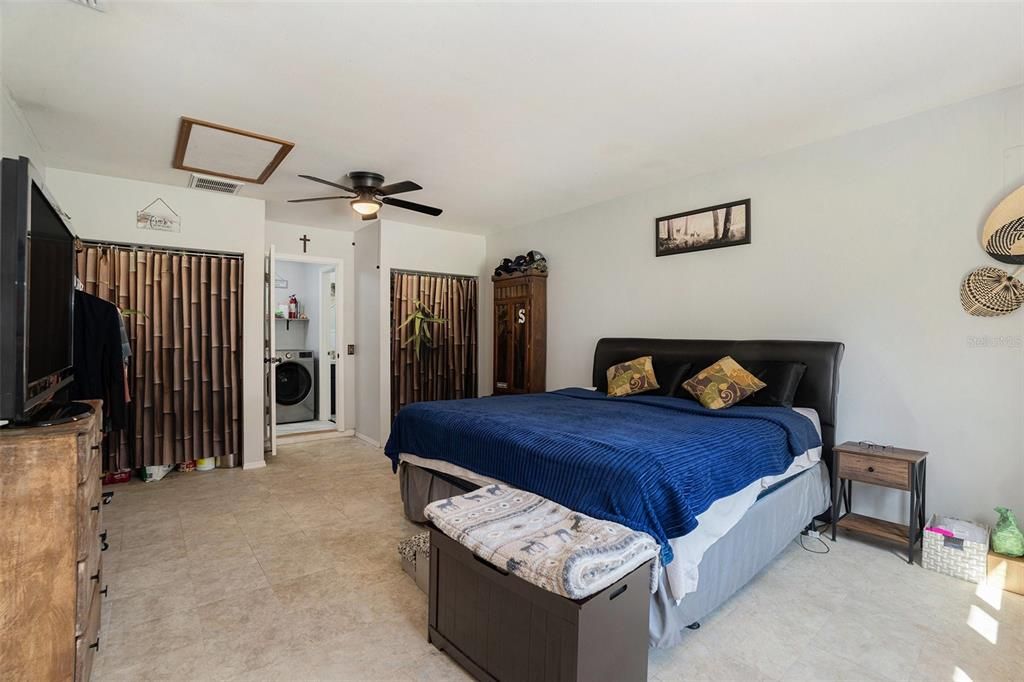 Active With Contract: $280,000 (3 beds, 1 baths, 1344 Square Feet)