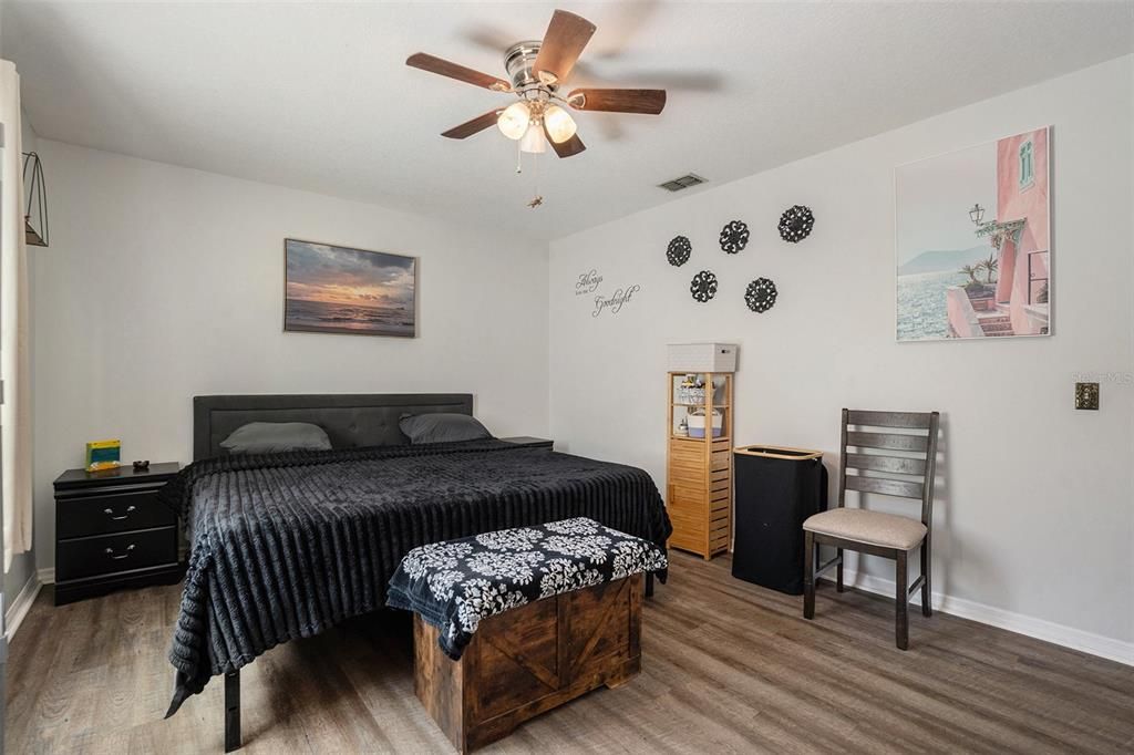 Active With Contract: $280,000 (3 beds, 1 baths, 1344 Square Feet)