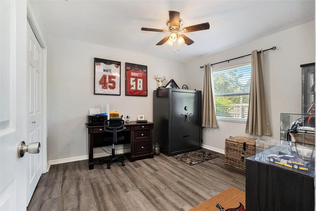 Active With Contract: $280,000 (3 beds, 1 baths, 1344 Square Feet)