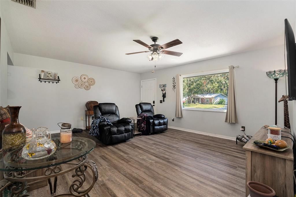 Active With Contract: $280,000 (3 beds, 1 baths, 1344 Square Feet)