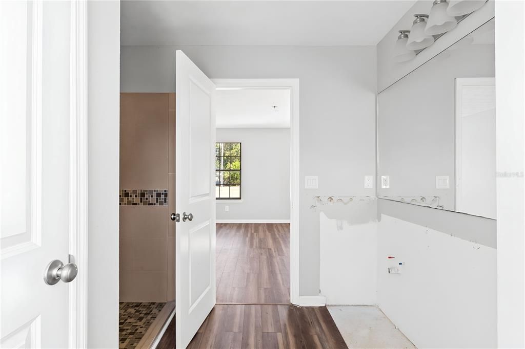 На продажу: $164,950 (4 спален, 2 ванн, 1859 Квадратных фут)