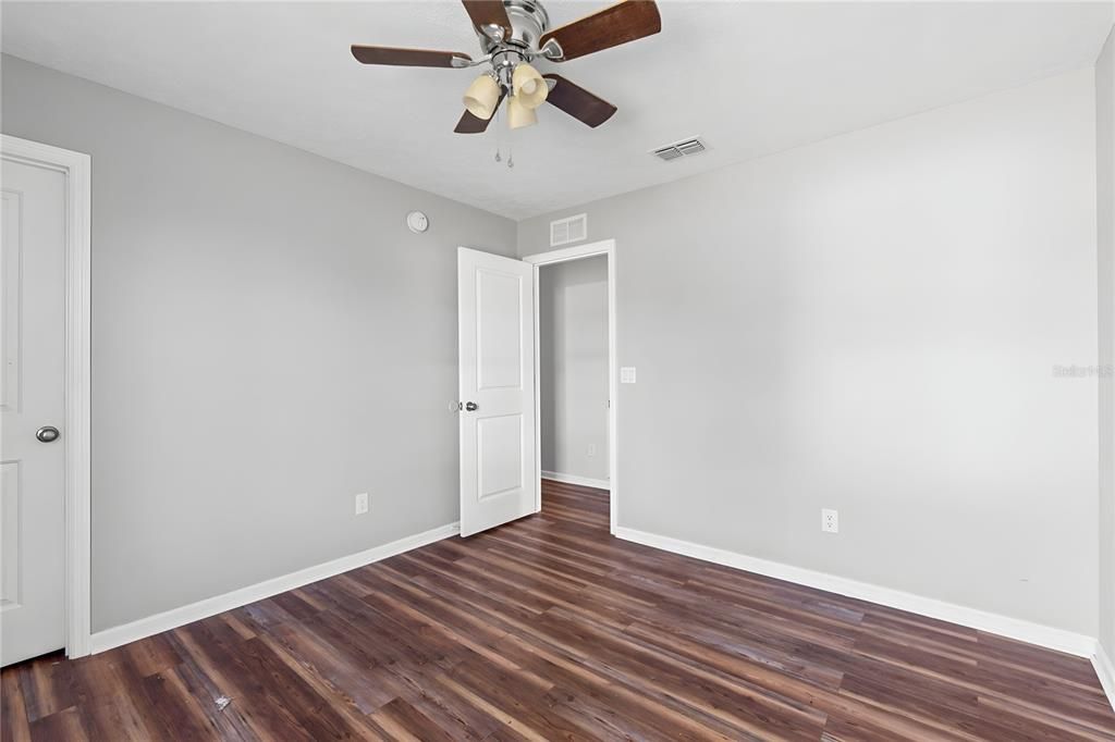 На продажу: $164,950 (4 спален, 2 ванн, 1859 Квадратных фут)