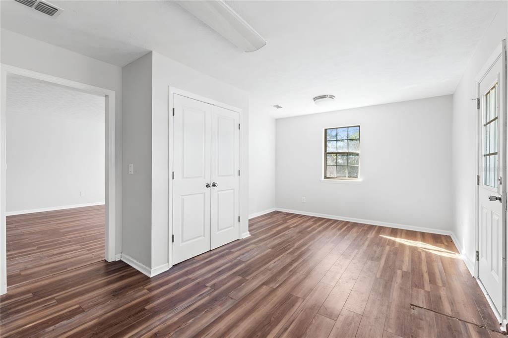 На продажу: $164,950 (4 спален, 2 ванн, 1859 Квадратных фут)