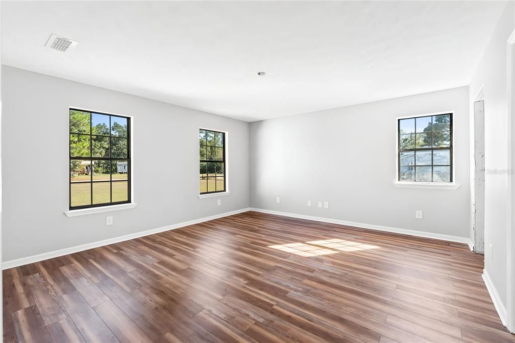 На продажу: $164,950 (4 спален, 2 ванн, 1859 Квадратных фут)