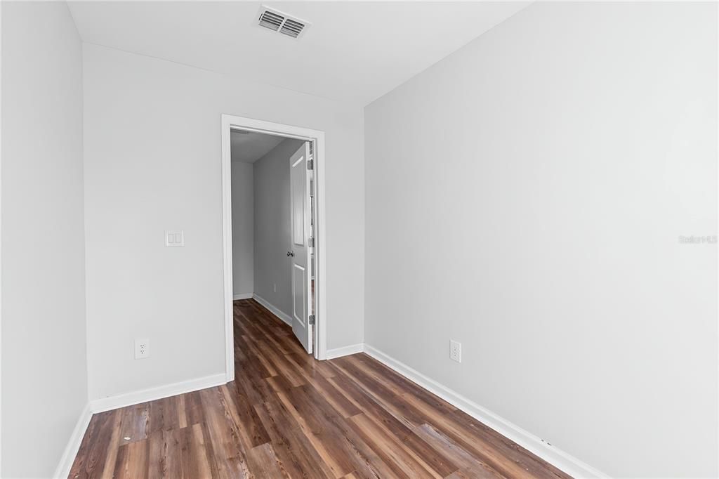 На продажу: $164,950 (4 спален, 2 ванн, 1859 Квадратных фут)