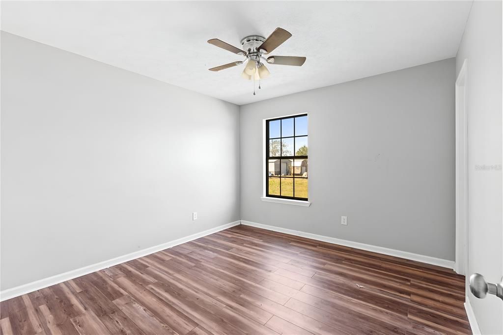 На продажу: $164,950 (4 спален, 2 ванн, 1859 Квадратных фут)