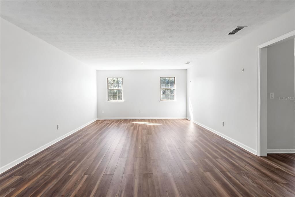 На продажу: $164,950 (4 спален, 2 ванн, 1859 Квадратных фут)