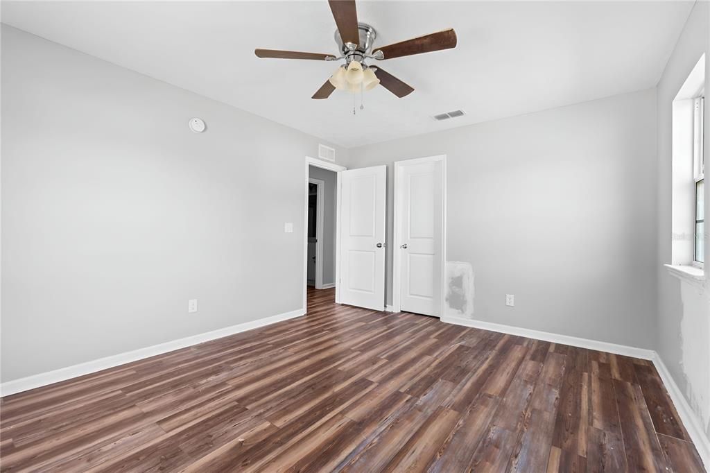 На продажу: $164,950 (4 спален, 2 ванн, 1859 Квадратных фут)