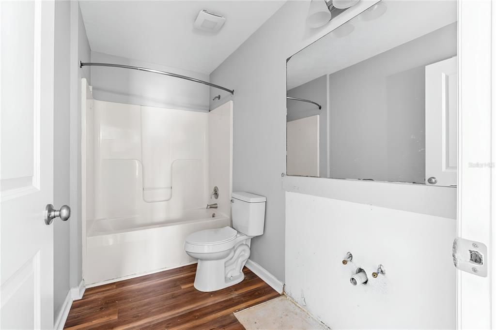 На продажу: $164,950 (4 спален, 2 ванн, 1859 Квадратных фут)