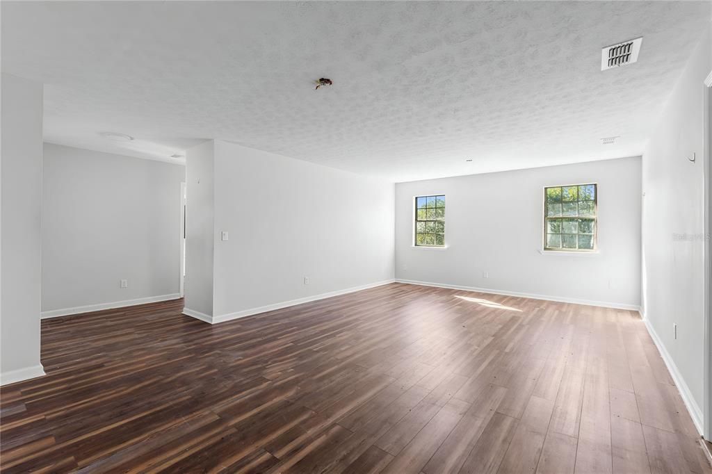 На продажу: $164,950 (4 спален, 2 ванн, 1859 Квадратных фут)