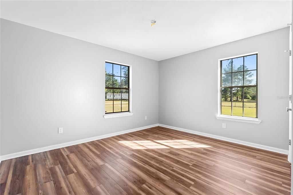 На продажу: $164,950 (4 спален, 2 ванн, 1859 Квадратных фут)