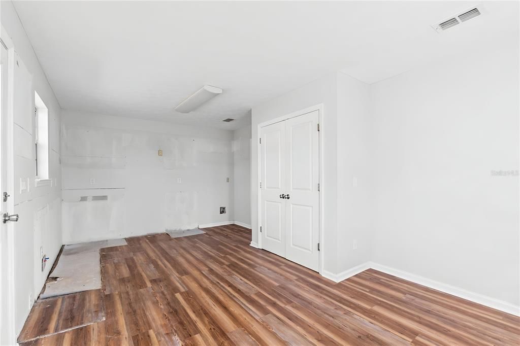 На продажу: $164,950 (4 спален, 2 ванн, 1859 Квадратных фут)