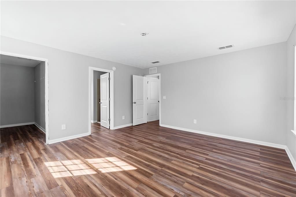 На продажу: $164,950 (4 спален, 2 ванн, 1859 Квадратных фут)