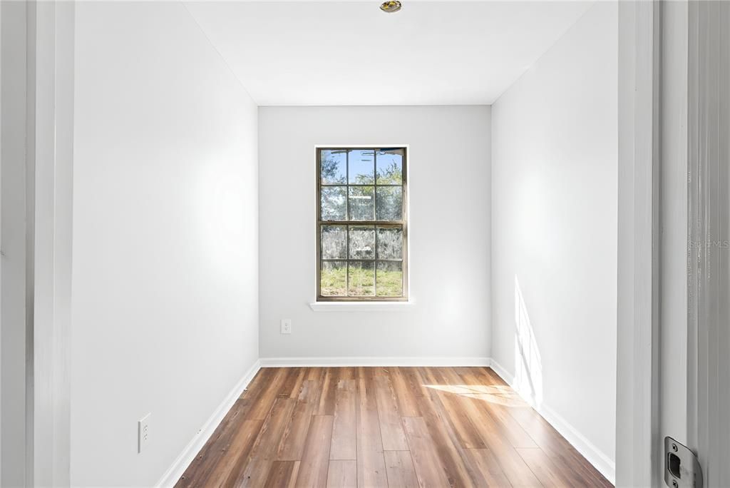 На продажу: $164,950 (4 спален, 2 ванн, 1859 Квадратных фут)